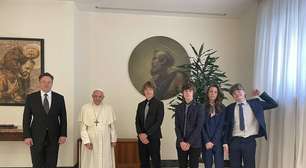 Papa Francisco se reúne com Elon Musk no Vaticano