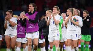 Jogadoras da Inglaterra pedem mudança na cor dos shorts da seleção por conta de menstruação