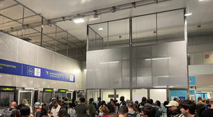 Mãe brasileira e filho aguardam decisão sobre deportação em aeroporto de Portugal