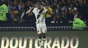 Vasco goleia o CRB e sobe na tabela da Série B do Campeonato Brasileiro