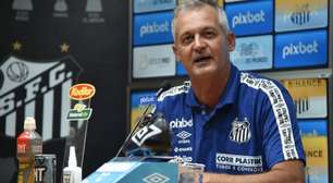 Lisca elogia postura do Santos após vitória contra o Coritiba e fala que foi 'burro com sorte'