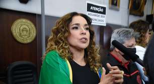 Daniella Mercury lança música em ato: "A democracia está fragilizada"
