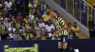 Torcida do Fenerbahçe comemora ausência de ex-Flamengo entre os titulares de jogo da Liga Europa