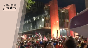 Apoiadores de Lula comemoraram virada e fazem festa na Avenida Paulista, em São Paulo