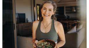 Menopausa: dieta vegana reduz ondas de calor, aponta estudo