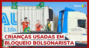 Crianças são vestidas de Lula e Moraes e 'enjauladas' por bolsonaristas durante bloqueio em SC