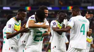 Catar marca pela 1ª vez na história das Copas, mas perde para Senegal e fica perto da eliminação