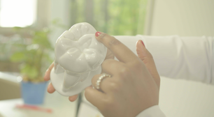 O que você come pode deixar seus dentes sensíveis; vídeo ensina a minimizar desconforto