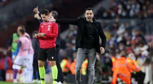 Eliminado na Liga dos Campeões, Xavi revela ambição do Barcelona na Liga Europa: "Temos que ir com tudo"