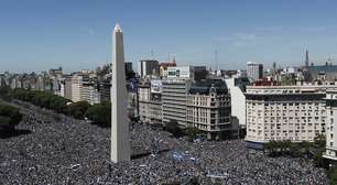 Argentinos tomam as ruas para festejar título com os jogadores