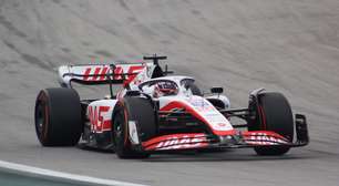 GRANDE PRÊMIO faz react da pintura da Haas, primeiro carro apresentado na F1 2023