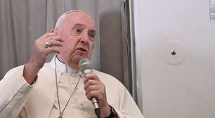 Papa Francisco diz que mundo está 'se autodestruindo'