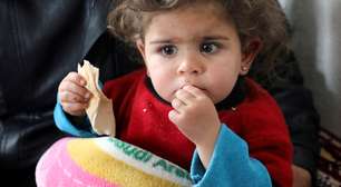 Criança de 1 ano é resgatada ilesa de escombros na Síria; mãe grávida e irmãos morrem em terremoto