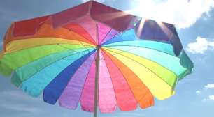 Guarda-chuva ou guarda-sol? Qual protege dos raios solares?