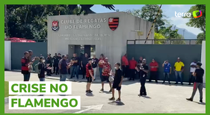 Crise no Flamengo: torcedores protestam em frente ao Ninho do Urubu