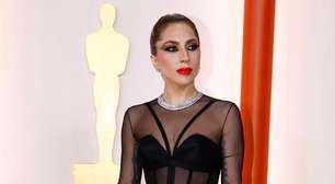 Oscar 2023: Lady Gaga usa preto com transparência reveladora