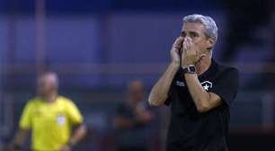 Luís Castro fala sobre evolução em um ano de trabalho: "O Botafogo está diferente"