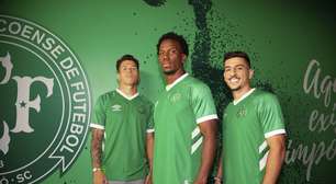 Chapecoense lança novos uniformes em homenagem aos 50 anos do clube