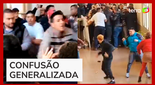 Alunos de direita e esquerda brigam durante assembleia de faculdade na Argentina