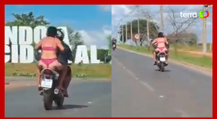 Mulher é flagrada apenas com roupas íntimas em garupa de moto em Goiás