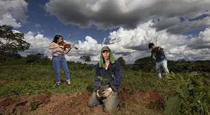 Violista premiada cria projeto de música clássica em periferias rurais do Brasil
