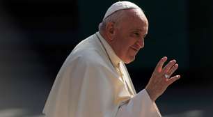 Papa Francisco é internado para passar por cirurgia no intestino