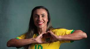 Marta completa um ano de namoro com colega de time da ex