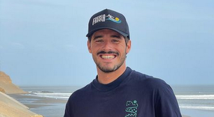 Surfista Theo Fresia sofre acidente com 15 veículos envolvidos; carro ficou imprensado