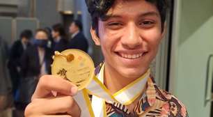 Aos 16 anos, ele ganhou o ouro na Olimpíada Internacional de Matemática