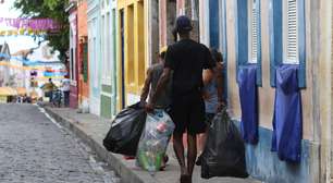 Catador tem que recolher quase 18,5 mil latinhas para ganhar salário mínimo, diz pesquisa