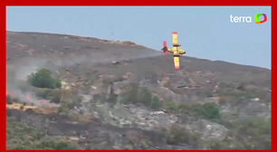 Avião se choca contra o solo e explode enquanto combatia incêndio na Grécia