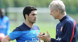 Mikel Arteta revela inspiração em Arsène Wenger no comando do Arsenal: "Aprendi muito com ele"