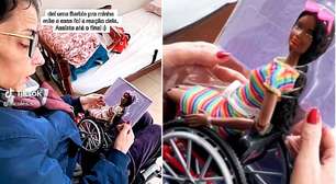 Filha dá para mãe cadeirante boneca Barbie que tem a mesma condição que ela; vídeo