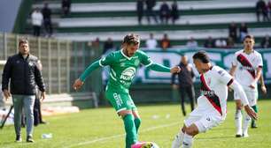 Atlético-GO marca nos acréscimos e vence a Chapecoense fora de casa