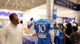 Neymarketing: torcedores fazem fila em loja do Al-Hilal para comprar camisa do craque