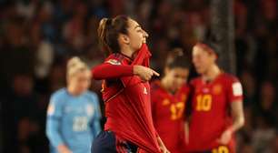Heroína da Espanha descobre morte do pai após marcar o gol do título da Copa do Mundo