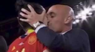 Fifa abre processo contra dirigente que beijou jogadora espanhola à força