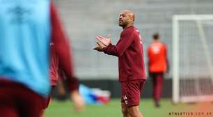 No penúltimo treino antes de pegar o Fluminense, Athletico-PR faz trabalhos táticos