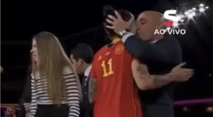 Fifa suspende Rubiales provisoriamente por beijo forçado em jogadora da Espanha