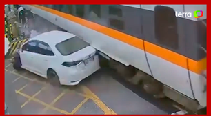 Motorista embriagado sai andando de carro após bater em trem de alta velocidade em Taiwan