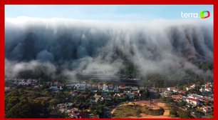 Nevoeiro na Serra do Curral impressiona moradores de Belo Horizonte