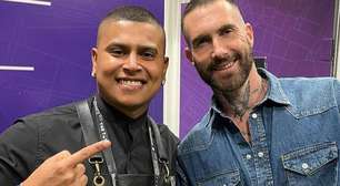 A história do brasileiro que cortou o cabelo de Adam Levine no The Town: 'Falei no 'embromation''