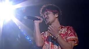 Bruno Mars repete "Evidências" com Xororó na plateia do The Town