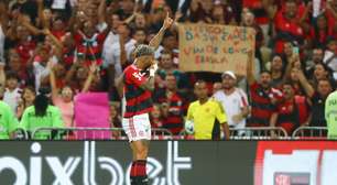 Gabigol interrompe entrevista coletiva e manda beijo para Dorival Júnior