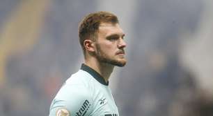Goleiro do Botafogo, Lucas Perri não deve encarar o Corinthians após problema nas costas