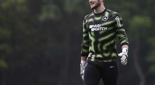 Lucas Perri treina normalmente e deve reforçar o Botafogo contra o Corinthians pelo Brasileirão