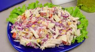 Salada agridoce com frango desfiado: refrescante e diferenciada