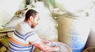 Artesão mantém e propaga produção de panelas de barro em MG