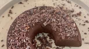 Bolo de banana com chocolate, sem forno, sem leite e farinha