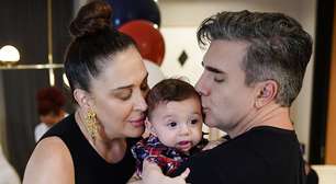 Claudia Raia ganha joia feita com leite materno: 'Me quebrou'